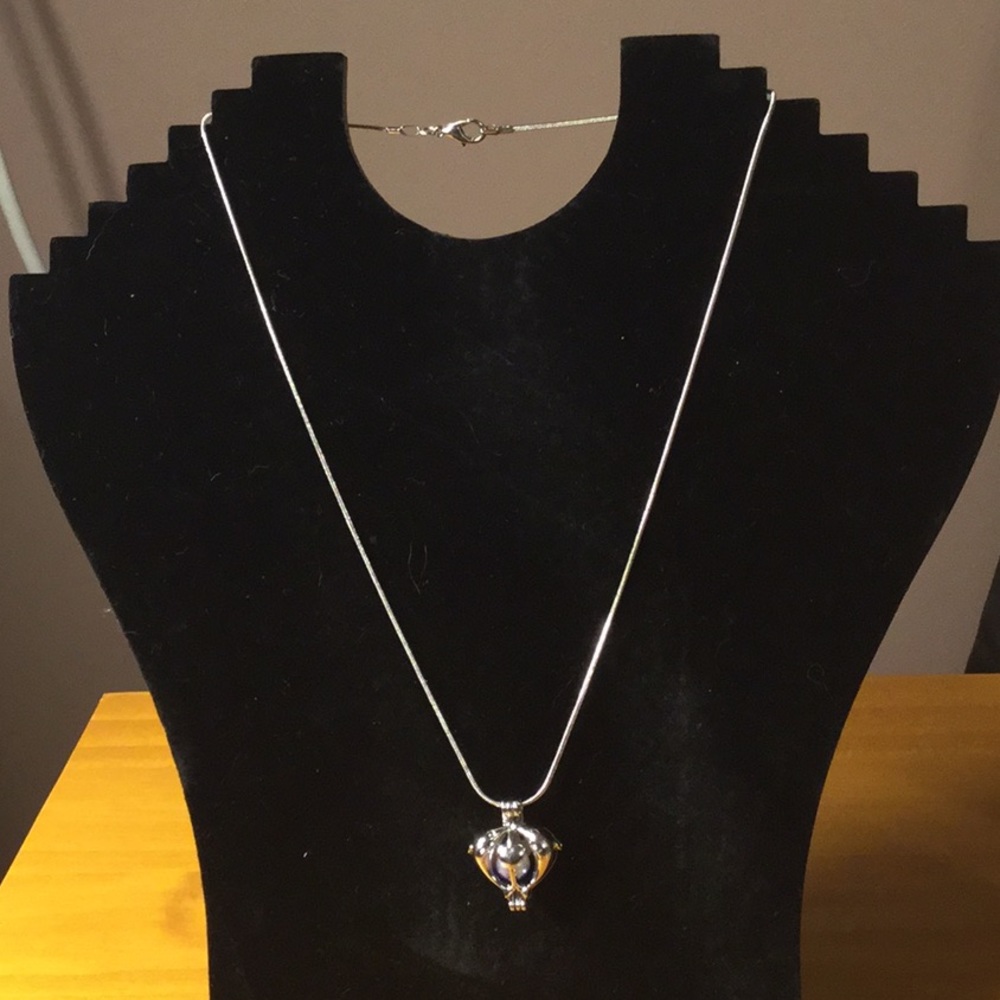 Kissing Dolphin Cage Necklace w/pearls (Brand New)